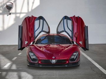 Alfa Romeo 33 Stradale zn&oacute;w na Monzy